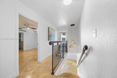 Condo in Miami Beach, Florida, 3 bedrooms  № 1224009 - photo 10