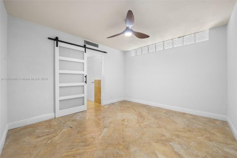 Condo in Miami Beach, Florida, 3 bedrooms  № 1224009 - photo 12