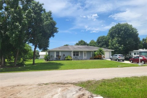 House in Okeechobee, Florida 3 bedrooms, 127.46 sq.m. № 1307493 - photo 2