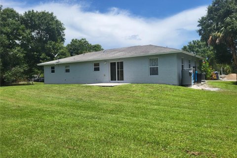 House in Okeechobee, Florida 3 bedrooms, 127.46 sq.m. № 1307493 - photo 12