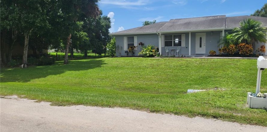 House in Okeechobee, Florida 3 bedrooms, 127.46 sq.m. № 1307493