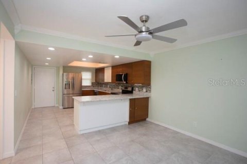 Condo in New Port Richey, Florida, 2 bedrooms  № 1317041 - photo 8