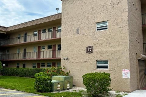 Condominio en venta en Palm Springs, Florida, 1 dormitorio, 73.39 m2 № 678926 - foto 15