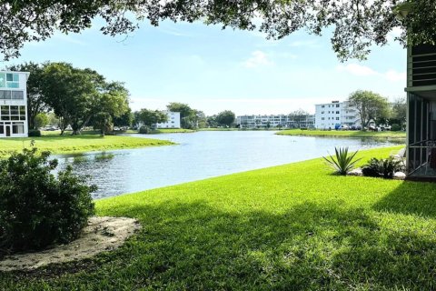 Condo in Deerfield Beach, Florida, 2 bedrooms  № 956761 - photo 2