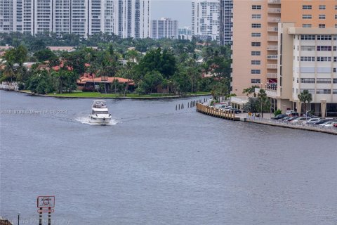 Copropriété à vendre à Hollywood, Floride: 2 chambres, 97.92 m2 № 1233120 - photo 21