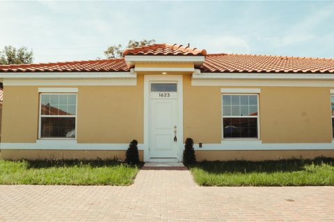 Casa en venta en Poinciana, Florida, 2 dormitorios, 98.01 m2 № 1109648 - foto 1