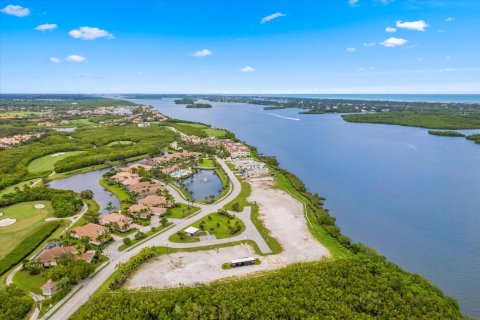 Villa ou maison à vendre à Vero Beach, Floride: 4 chambres, 352.84 m2 № 970558 - photo 11