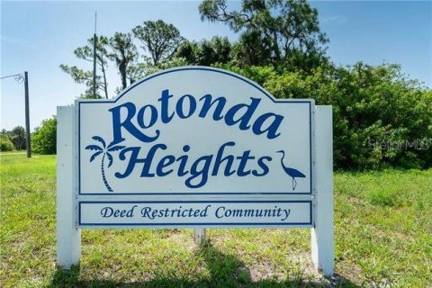 Terreno en venta en Rotonda, Florida № 715299 - foto 1