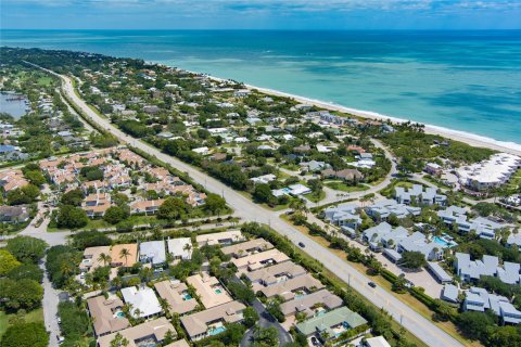 House in Vero Beach, Florida 3 bedrooms, 226.77 sq.m. № 1141278 - photo 5