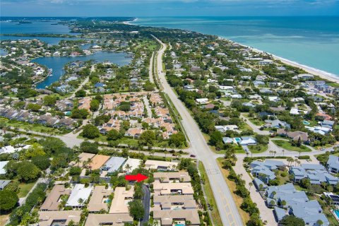 House in Vero Beach, Florida 3 bedrooms, 226.77 sq.m. № 1141278 - photo 6