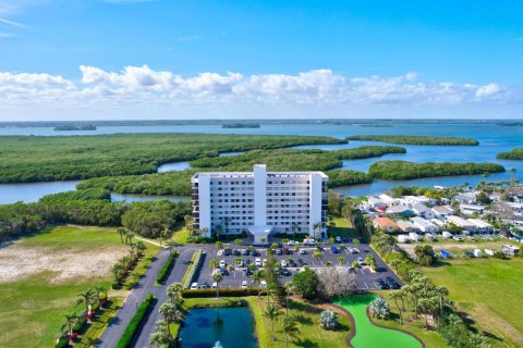 Condo in Hutchinson Island South, Florida, 2 bedrooms  № 957141 - photo 14