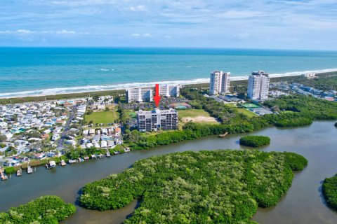 Condo in Hutchinson Island South, Florida, 2 bedrooms  № 957141 - photo 9