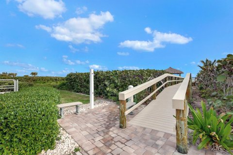 Condo in Hutchinson Island South, Florida, 2 bedrooms  № 957141 - photo 21