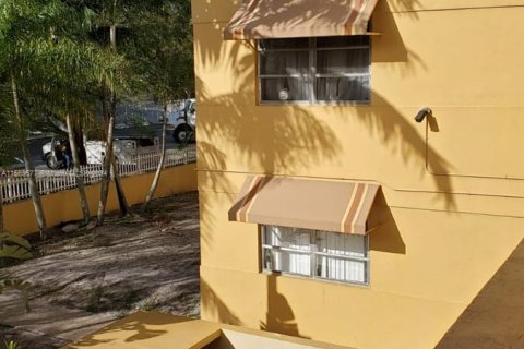Купить кондоминиум в Норт-Майами-Бич, Флорида 1 спальня, 65.03м2, № 1119461 - фото 1