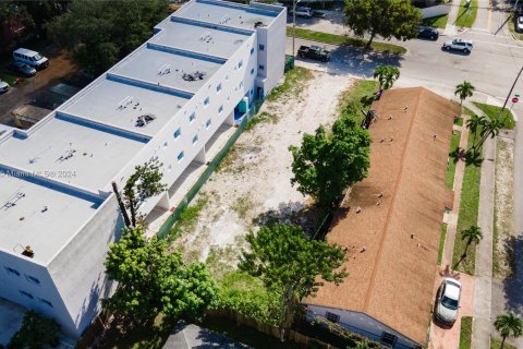 Propiedad comercial en venta en Miami, Florida № 1294154 - foto 1