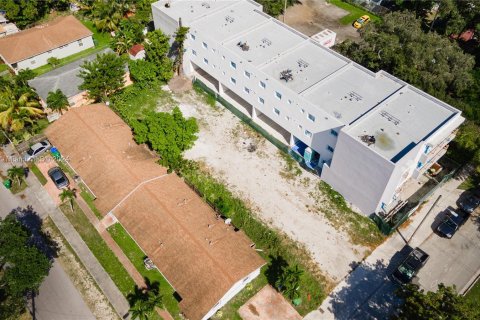 Propiedad comercial en venta en Miami, Florida № 1294154 - foto 4