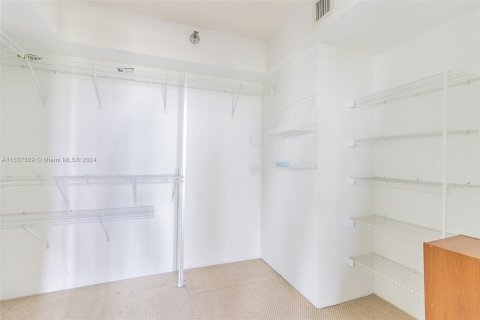 Condo in Aventura, Florida, 2 bedrooms  № 1309465 - photo 23