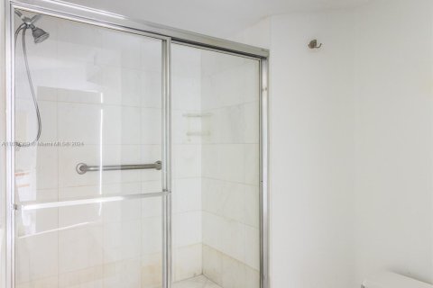 Condo in Aventura, Florida, 2 bedrooms  № 1309465 - photo 24