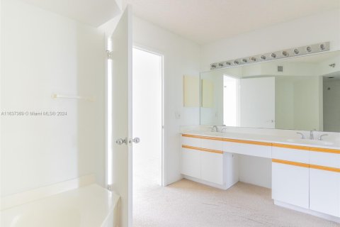 Condo in Aventura, Florida, 2 bedrooms  № 1309465 - photo 25