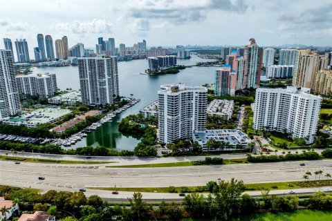 Condo in Aventura, Florida, 2 bedrooms  № 1309465 - photo 3