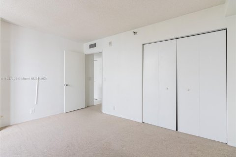 Condo in Aventura, Florida, 2 bedrooms  № 1309465 - photo 14