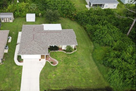 House in Port Charlotte, Florida 3 bedrooms, 124.67 sq.m. № 1350504 - photo 4