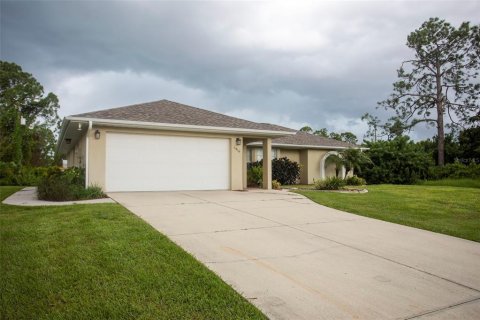 House in Port Charlotte, Florida 3 bedrooms, 124.67 sq.m. № 1350504 - photo 6