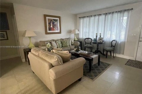 Casa en venta en Hollywood, Florida, 3 dormitorios, 134.8 m2 № 1309191 - foto 11