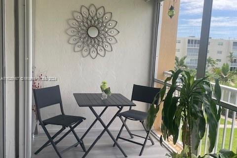 Condo in Dania Beach, Florida, 2 bedrooms  № 1291892 - photo 9