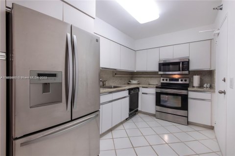 Condominio en venta en Bal Harbour, Florida, 2 dormitorios, 133.22 m2 № 851313 - foto 3