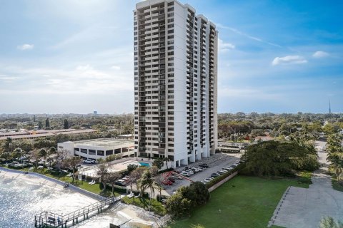 Condominio en venta en West Palm Beach, Florida, 1 dormitorio, 85.19 m2 № 959607 - foto 1