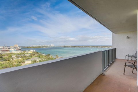 Condo in West Palm Beach, Florida, 1 bedroom  № 959607 - photo 21