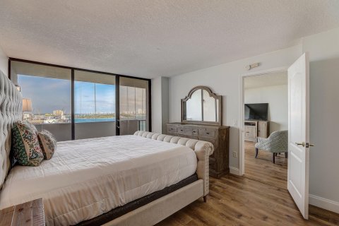 Condo in West Palm Beach, Florida, 1 bedroom  № 959607 - photo 14