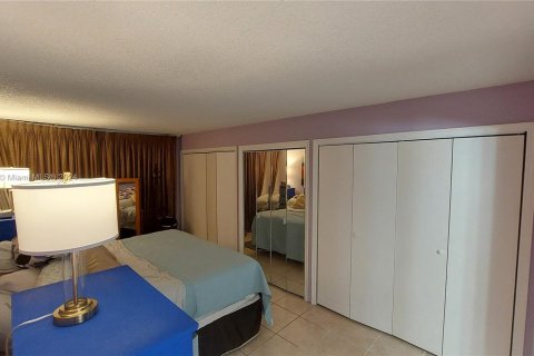 Copropriété à louer à Hallandale Beach, Floride: 2 chambres, 112.41 m2 № 1345195 - photo 17