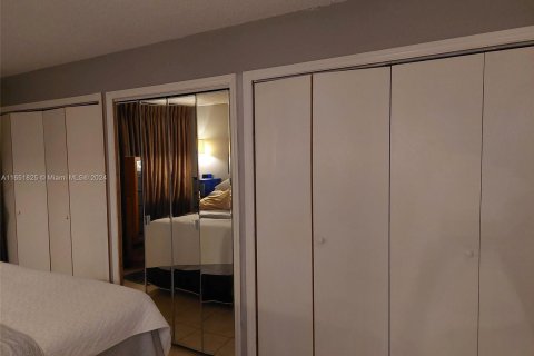 Copropriété à louer à Hallandale Beach, Floride: 2 chambres, 112.41 m2 № 1345195 - photo 18