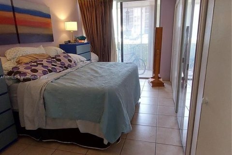 Copropriété à louer à Hallandale Beach, Floride: 2 chambres, 112.41 m2 № 1345195 - photo 16