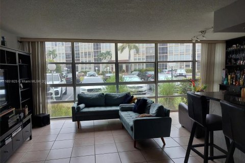 Copropriété à louer à Hallandale Beach, Floride: 2 chambres, 112.41 m2 № 1345195 - photo 8