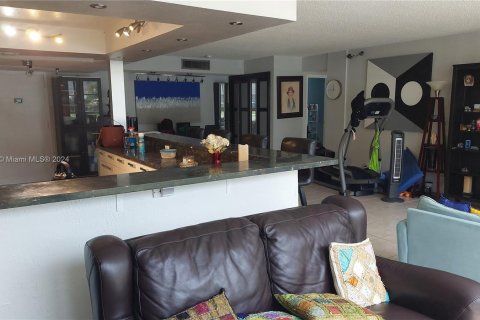 Condominio en alquiler en Hallandale Beach, Florida, 2 dormitorios, 112.41 m2 № 1345195 - foto 12