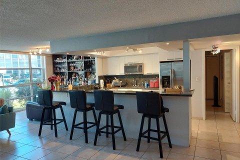 Copropriété à louer à Hallandale Beach, Floride: 2 chambres, 112.41 m2 № 1345195 - photo 9