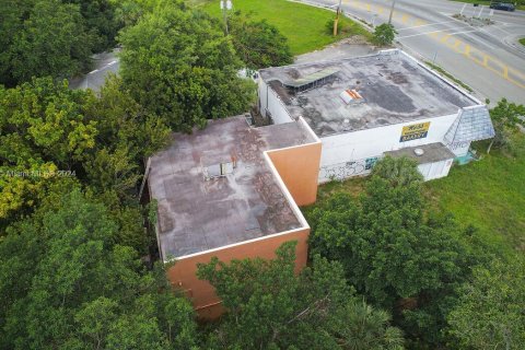 Propiedad comercial en venta en Miami, Florida № 1389553 - foto 29