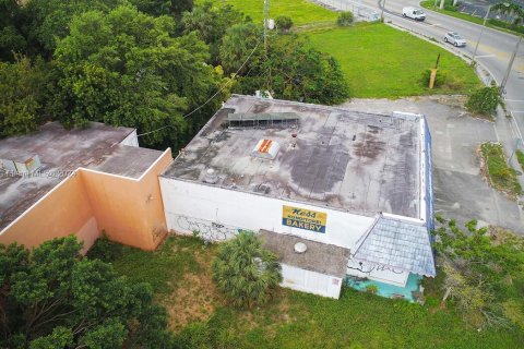 Propiedad comercial en venta en Miami, Florida № 1389553 - foto 27