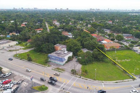 Propiedad comercial en venta en Miami, Florida № 1389553 - foto 24