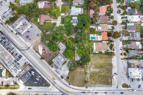 Propiedad comercial en venta en Miami, Florida № 1389553 - foto 14