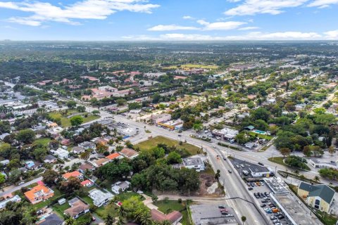 Propiedad comercial en venta en Miami, Florida № 1389553 - foto 16