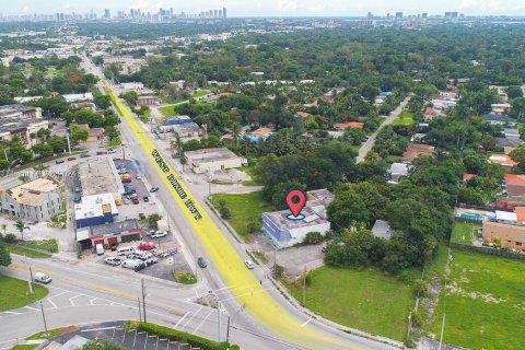 Propiedad comercial en venta en Miami, Florida № 1389553 - foto 20