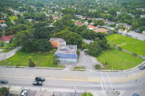 Propiedad comercial en venta en Miami, Florida № 1389553 - foto 23