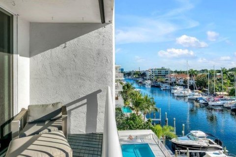 Condo in Fort Lauderdale, Florida, 2 bedrooms  № 1186637 - photo 13