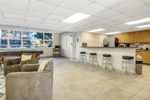 Condo in Fort Lauderdale, Florida, 2 bedrooms  № 1186637 - photo 2