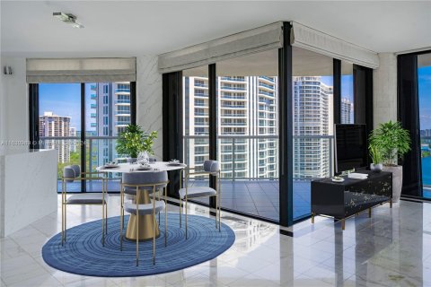 Condo in Aventura, Florida, 2 bedrooms  № 1291612 - photo 3