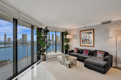 Condo in Aventura, Florida, 2 bedrooms  № 1291612 - photo 2